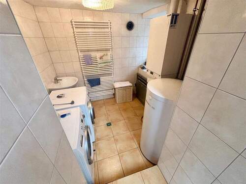 Hauswirtschaftsraum mit Heizung - 