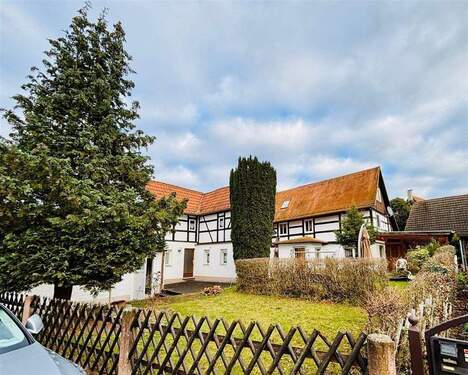 Hausansicht - Ihr neues Zuhause mit Wintergarten & Extra-Gebäude - Platz für Familie und Ideen