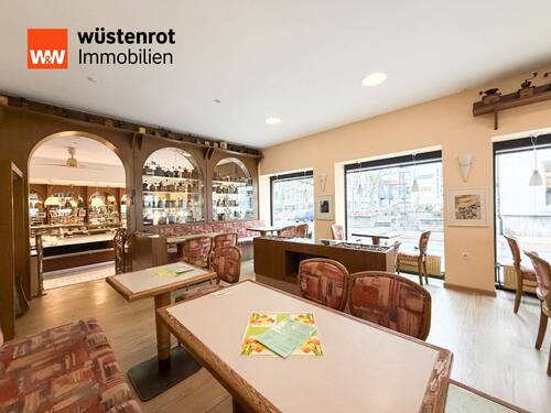 Gastraum Café - Mehrfamilienhaus, Wohnhaus mit 400,00 m&sup2; in Schweinfurt zum Kaufen