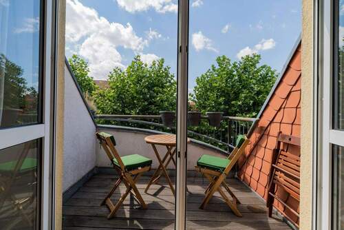 West-Balkon mit Blick ins Grün - 