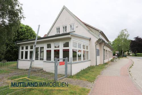 Hausansicht mit Erweiterungsbau - Einfamilienhaus zum Kaufen in Altenpleen