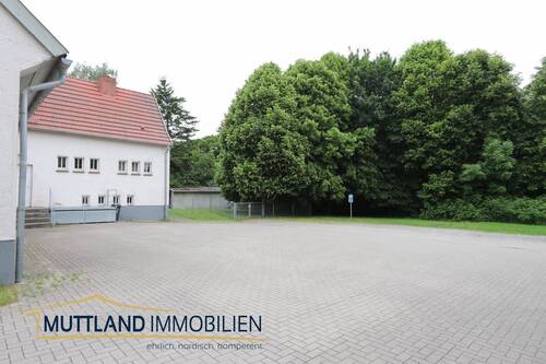 Parkfläche - Einfamilienhaus in Altenpleen