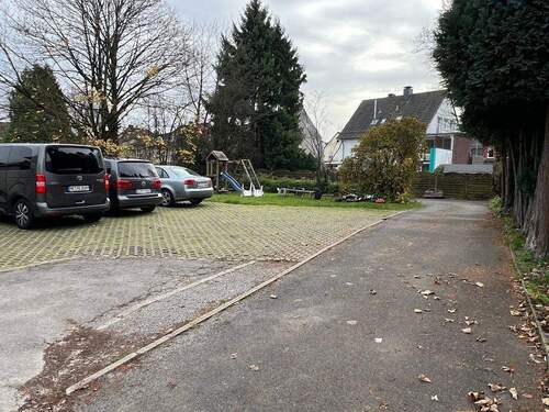 Parkplatz- hinterm Haus - Mehrfamilienhaus, Wohnhaus mit 232,00 m&sup2; in Velbert zum Kaufen
