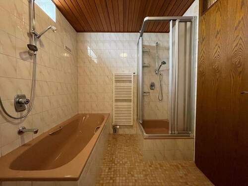 Bad EG (1) - Mehrfamilienhaus, Wohnhaus mit 185,70 m&sup2; in Rastatt zum Kaufen