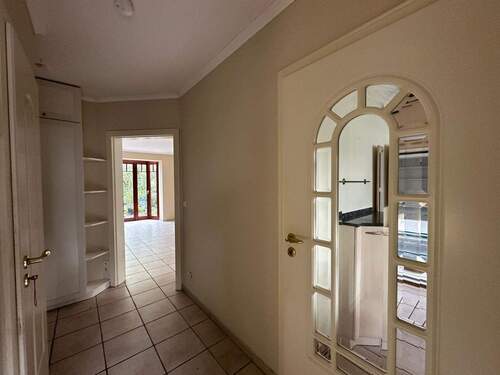 Flur Richtung Wohnzimmer - 