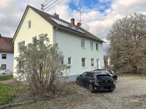 01 Hausansicht - Geräumiges Wohnhaus mit 2 WE auf über 2200 m², ca. 25 km nordwestl. der Stadt Augsburg!