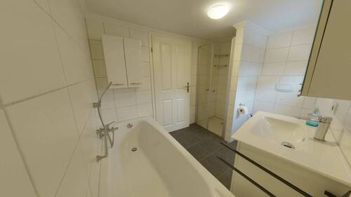 Dusch-/Wannenbad EG - 