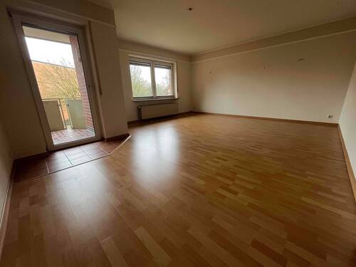 Wohnzimmer - 3 Zimmer Etagenwohnung zum Kaufen in Zeven