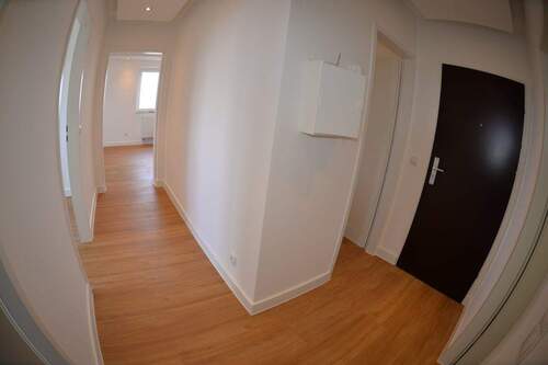 Diele und Eingang - 3 Zimmer Etagenwohnung zum Kaufen in Köln