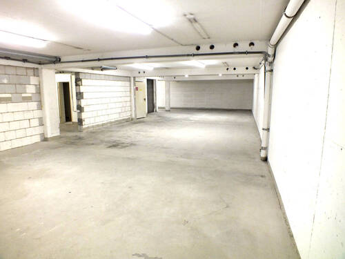 DSCF1305b.jpg - Singen, Erzbergerstr. Zentrum . 247M² im Untergeschoss Lager günstig zu vermieten !