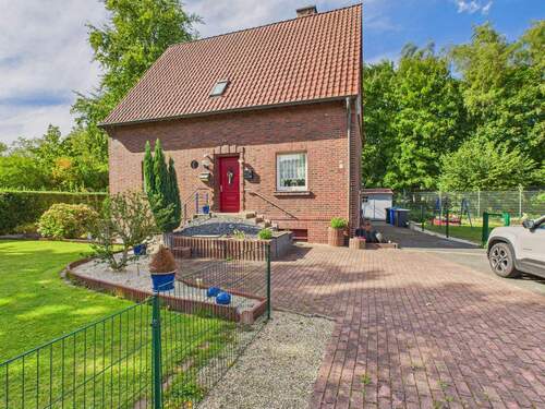 Ansicht - Charmantes Zweifamilienhaus in guter Lage