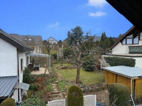 Ausblick - Sonnige Dachgeschoßwohnung sucht Mieter