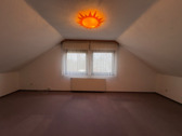 Schlafzimmer mit Fenster - 