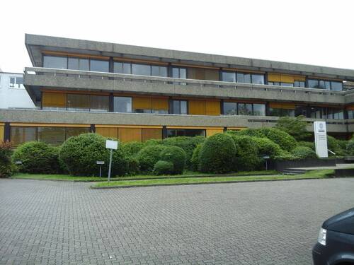 Vorderfassade - Helle u. barrierefreie BüroLaborfläche in Endetage