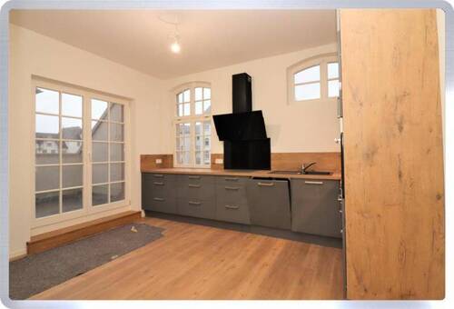 Küche mit Sonnenbalkon - 3 Zimmer Etagenwohnung zur Miete in Babenhausen