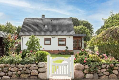 Hausansicht - Einfamilienhaus mit Traumgrundstück