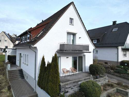 Objekt - Wohnen mit Herz: Modernisiertes Zuhause mit Einliegerwohnung in Warburg-Nörde