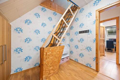 Aufgang zum ausgebauten Dachboden - 
