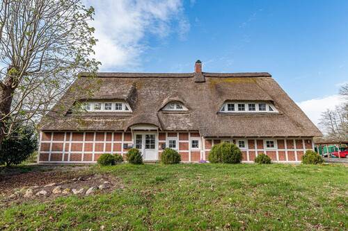 Außenansicht - Ruhe pur! Alleinlage, 4 Wohnungen und die Mieter können Sie noch aussuchen!