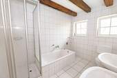 Whg. 2 Badezimmer - 