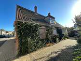 Auffahrt u. Seitenansicht - 7 Zimmer Einfamilienhaus zum Kaufen in Uetersen