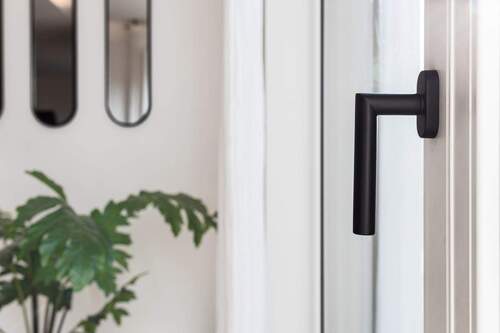 elegante Fenstergriffe, passend zur Innenausstattu - 