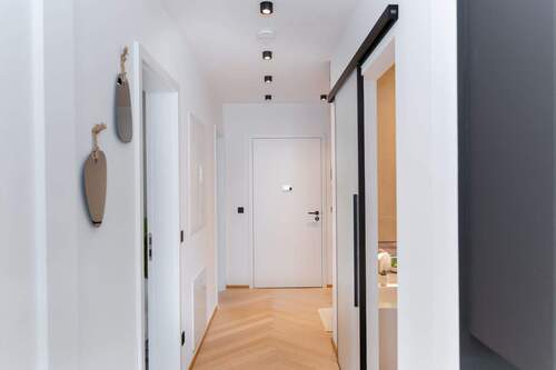 Blick zur Eingangstür - 3 Zimmer Terrassenwohnung zum Kaufen in Nürnberg