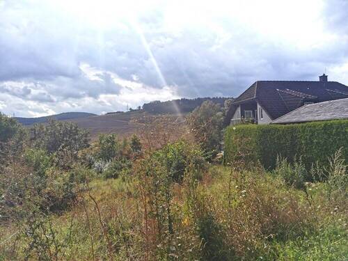 Ansicht bis zum rechten Nachbarn - Grundstück in Delligsen