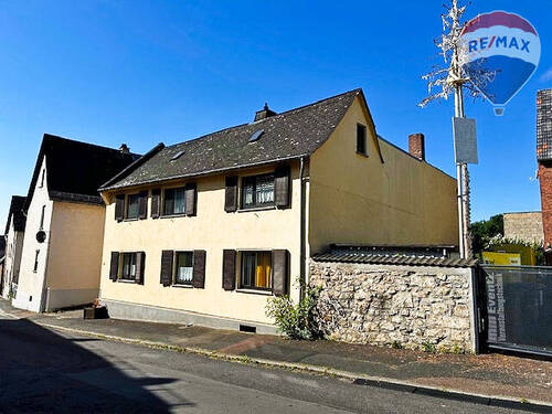 01 Seitenansicht - Einfamilienhaus im Dornröschenschlaf in Limburg - Sanierungsobjekt mit großem Potenzial