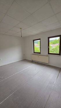 Wohnzimmer Steinbach-Hallenberg.jpg - Etagenwohnung mit 86,00 m&sup2; in Steinbach-Hallenberg zur Miete