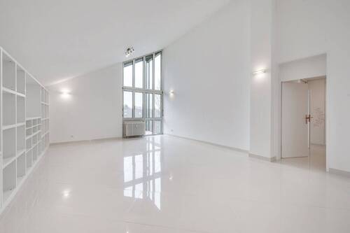 Wohnzimmer - AIGNER - Lichtdurchflutetes Dachgeschossjuwel - Großzügiges Wohnen mit beeindruckender Deckenhöhe