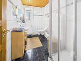 Badezimmer 2/2 - 