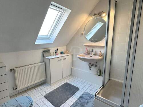Tageslicht-Duschbad im Dachgeschoss - 