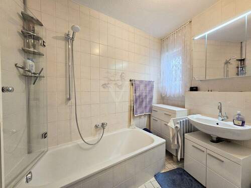 Bad in der Wohnung im Obergeschoss - 