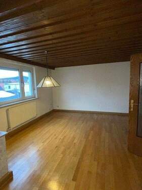 Wohnzimmer 2 - 4 Zimmer Etagenwohnung in Hallstadt
