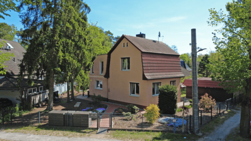 Straßenseite - Mehrfamilienhaus, Wohnhaus mit 160,00 m&sup2; in Falkensee zum Kaufen