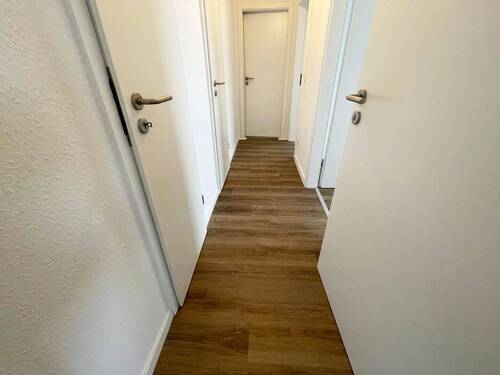 Flur zu SZ + Bad - 