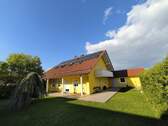 Ansicht Süd-Ost mit Garten - Anspruchsvolles Wohnhaus, 6 Zi., Gar., PV-Anl. für die große Familie in Aiterhofen zu vermieten.