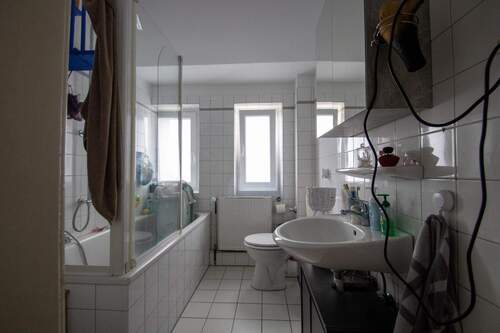Badezimmer - 3 Zimmer Etagenwohnung zum Kaufen in Krefeld