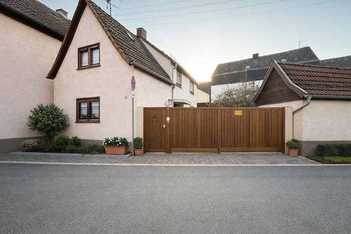 Außen - Sanierungsbedürftiges EFH in schöner Lage von WI-Bierstadt