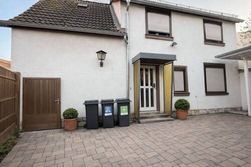 Auffahrt - 3 Zimmer Einfamilienhaus in Wiesbaden
