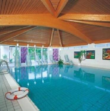 Schwimmbad - Exklusive Schwimmbad mit Schwimmschule