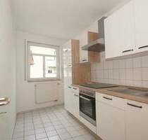 Große, helle 3-Raum-Wohnung mit Einbauküche und kleinem Balkon - Zwickau Innenstadt