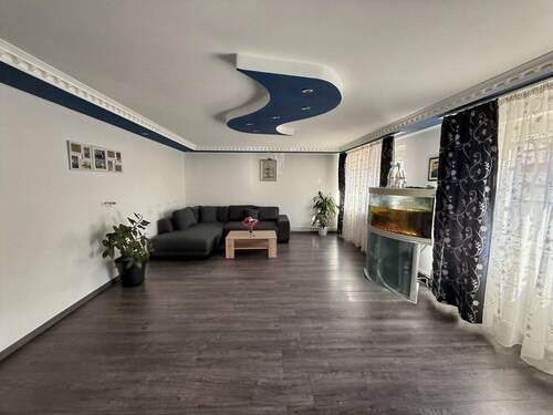 Wohnzimmer - 4 Zimmer Einfamilienhaus in Steinweiler