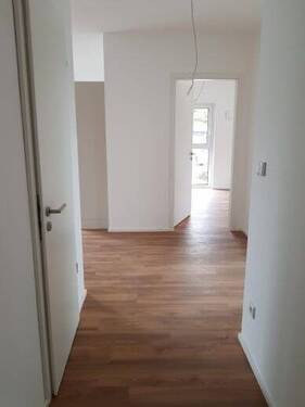 Flur 1 - 3 Zimmer Etagenwohnung zur Miete in Nürnberg