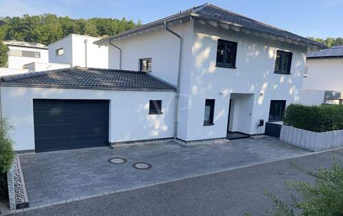 Frontansicht - 5 Zimmer Einfamilienhaus in Baden-Baden