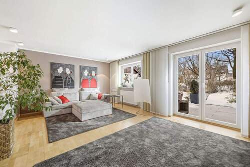 Wohnzimmer mit Zugang zur Terrasse - 