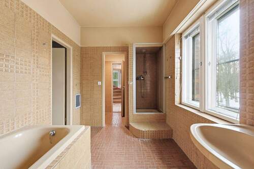 Masterbad mit Zugang zum Schlafzimmer - 