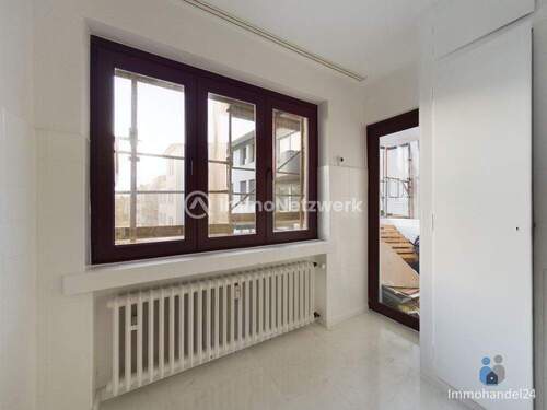 Küche mit Balkonzugang - 