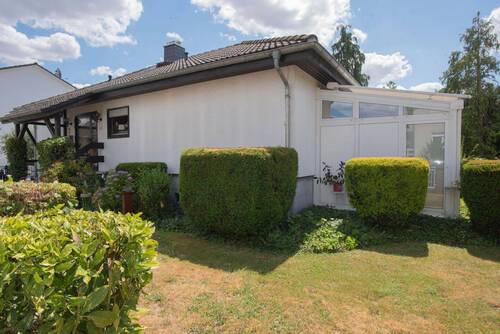 Außenansicht - Einfamilienhaus mit 140,00 m² in Münzenberg zur Miete